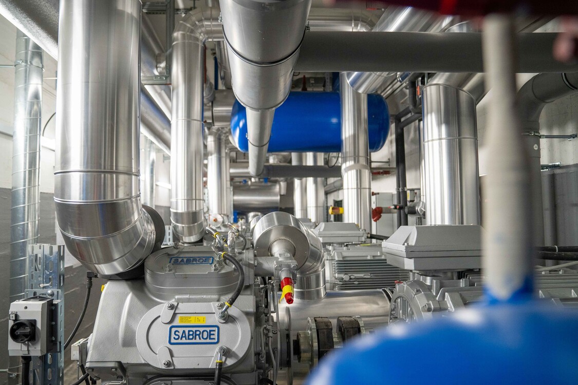 Energiezentrale im Kellergeschoss des Bildungszentrums für Erwachsene (BiZE).