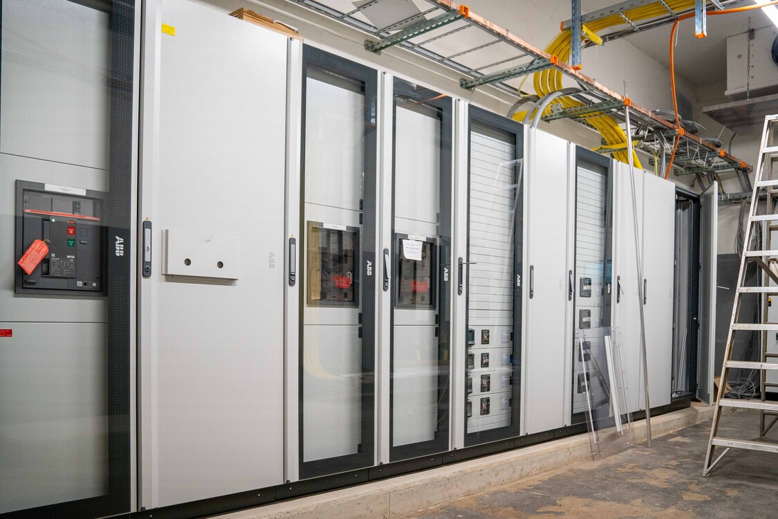 Energiezentrale im Kellergeschoss des Bildungszentrums für Erwachsene (BiZE).