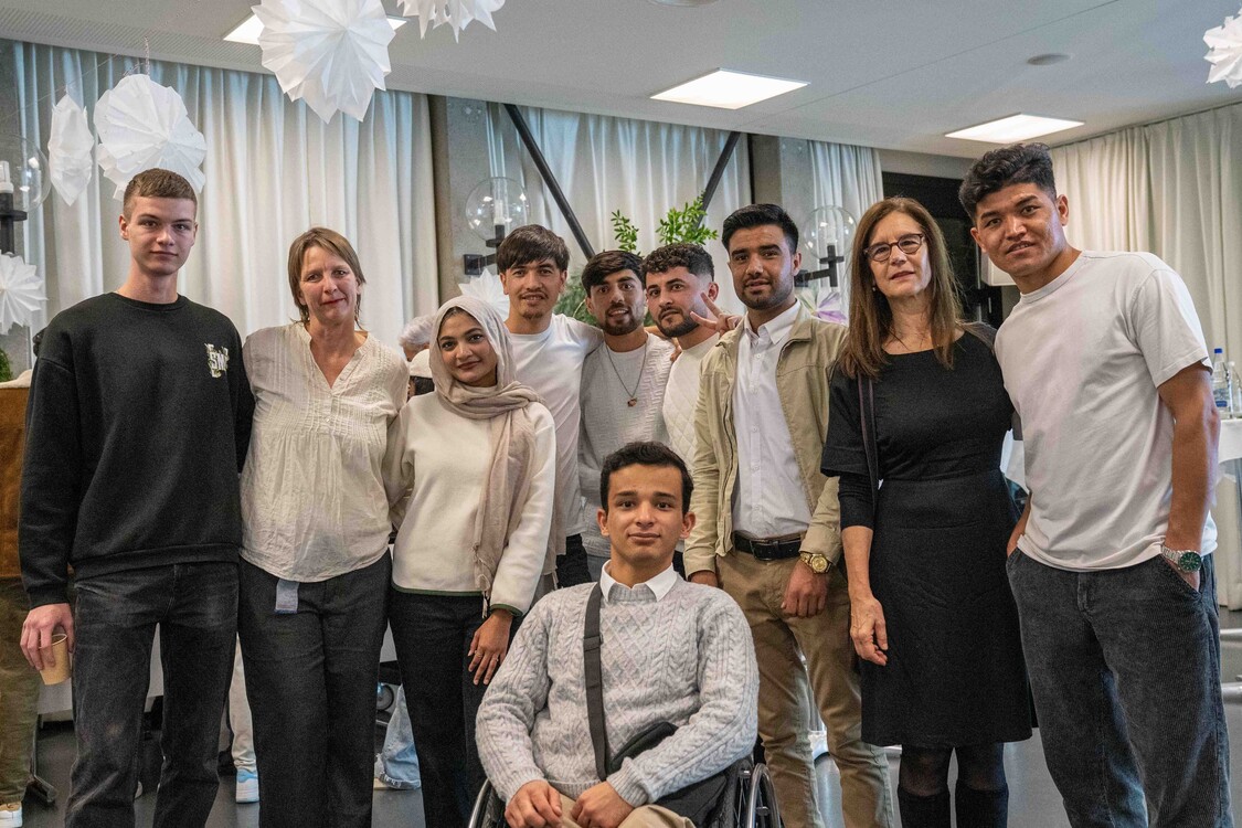 Weihnachtsfeier Kurs START Berufsbildung und Integrationsvorlehre, Gruppe mit Teilnehmenden