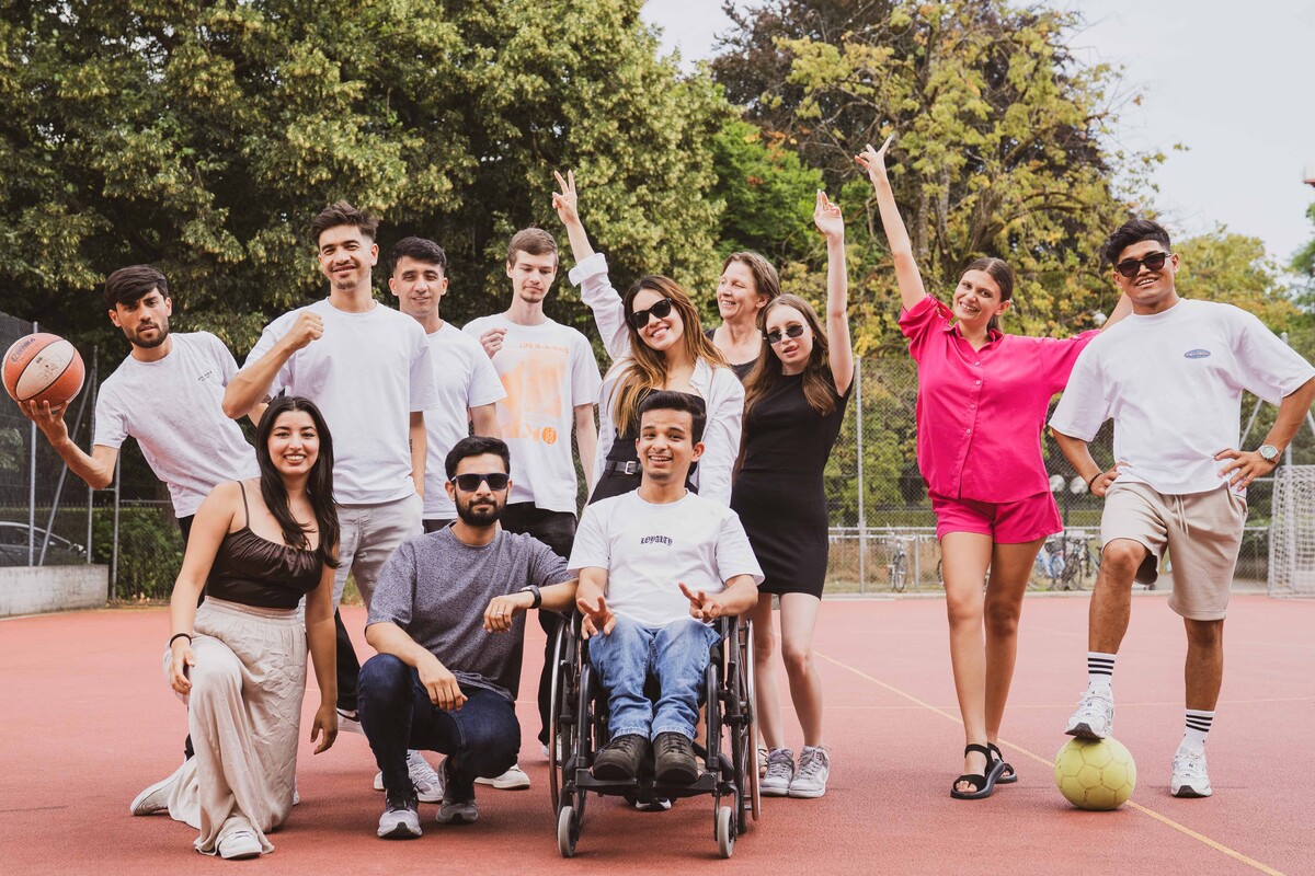 gruppenbild mit teilnehmern aus dem kurs start berufsbildung