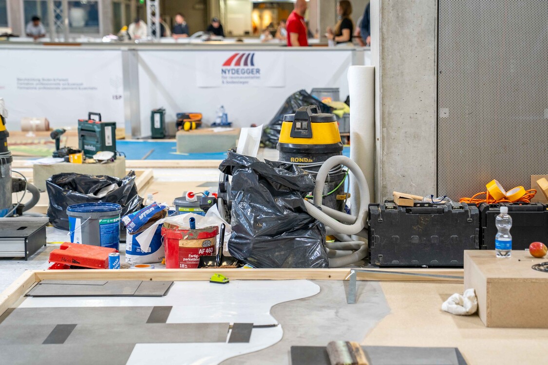 Teilnehmer START Berufsbildung der EB Zürich besuchen die SwissSkills 2025 in Bern.