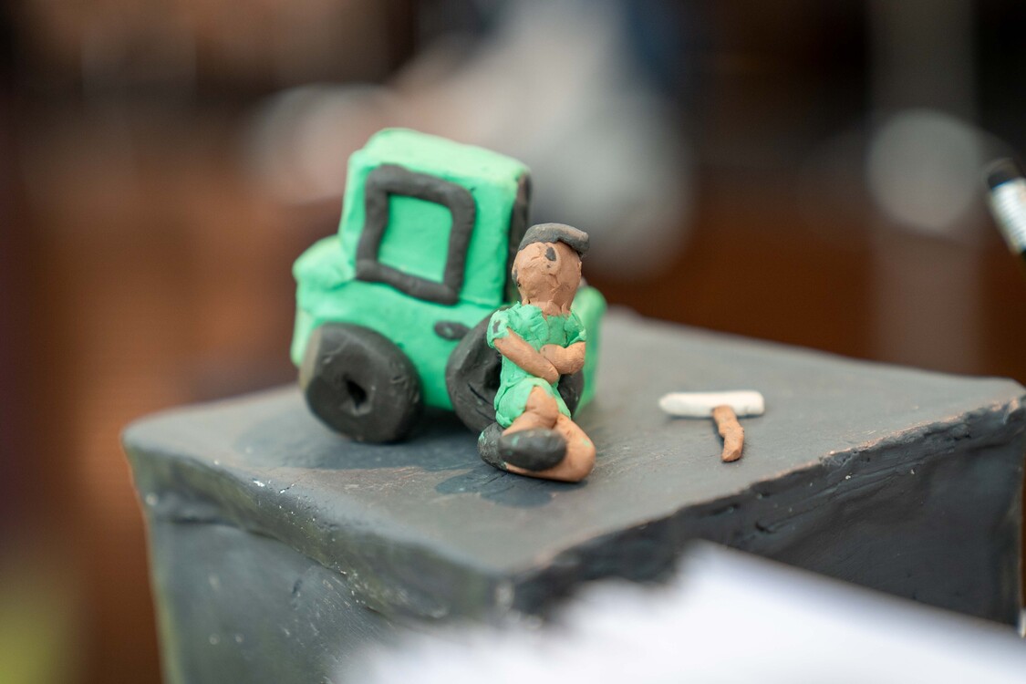 Der Kurs Integrationsvorlehre (INVOL) der EB Zürich besucht das Voegele Kultur Zentrum.