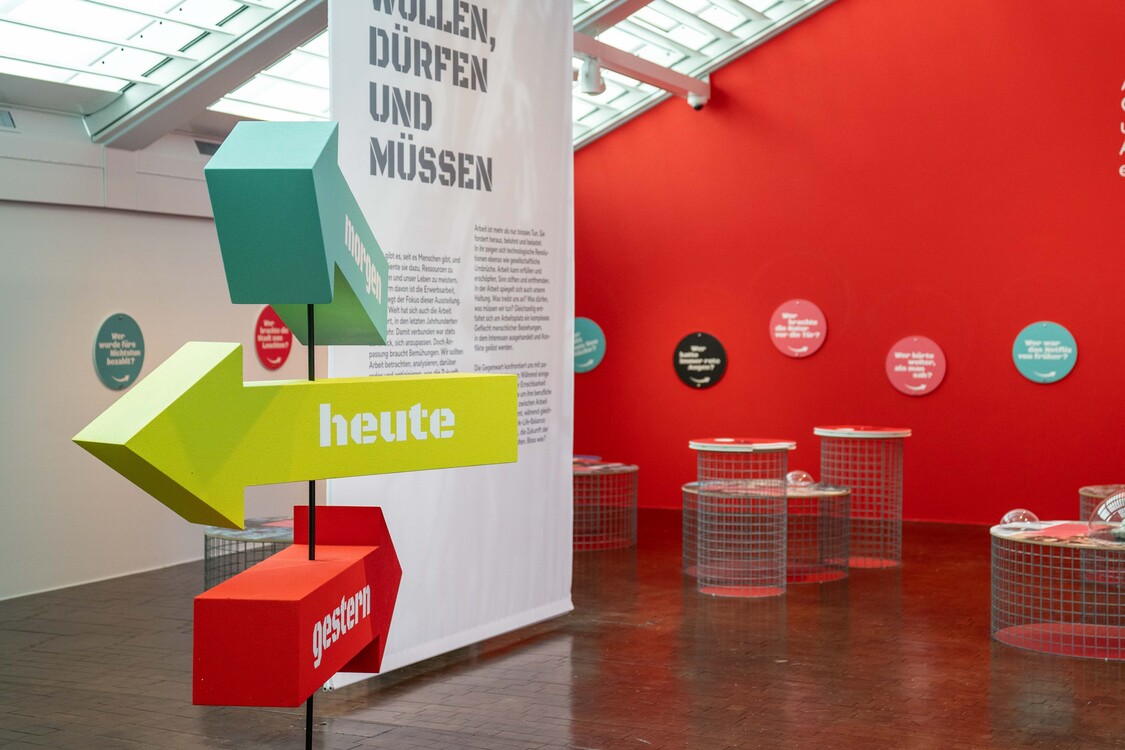 Der Kurs Integrationsvorlehre (INVOL) der EB Zürich besucht das Voegele Kultur Zentrum.