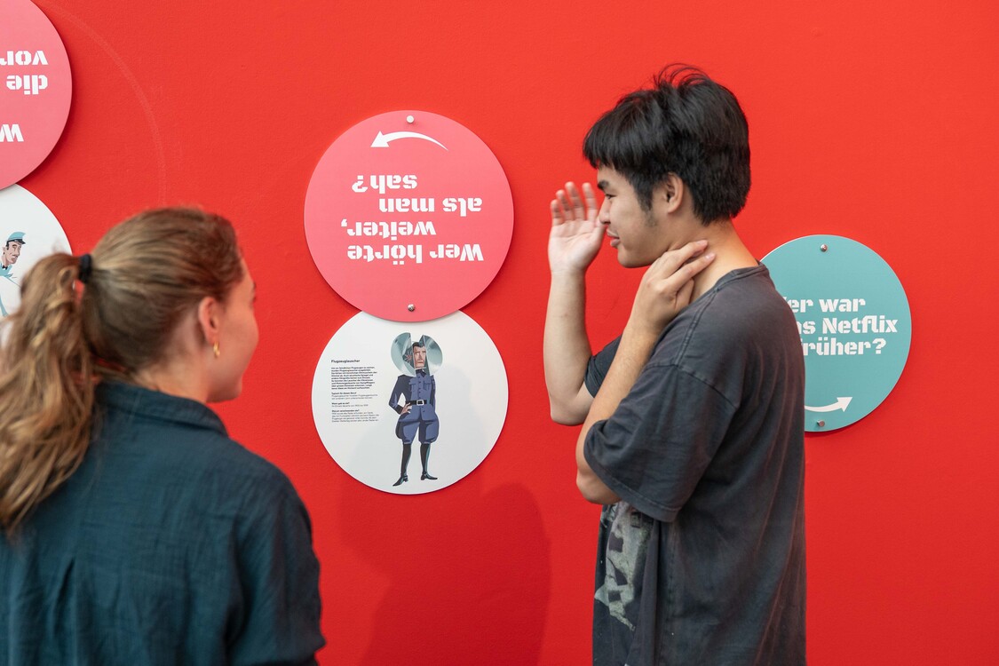 Der Kurs Integrationsvorlehre (INVOL) der EB Zürich besucht das Voegele Kultur Zentrum.