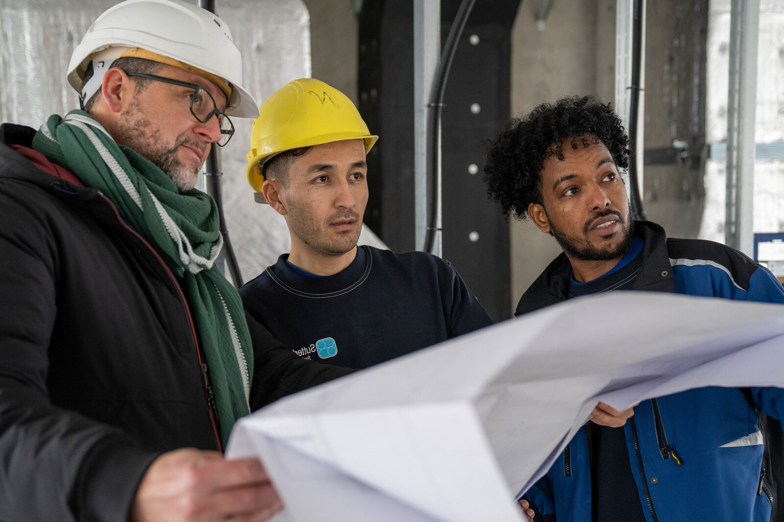 Teilnehmende der Integrationsvorlehre INVOL machen bei der Firma Sutterlüti AG ein Praktikum.