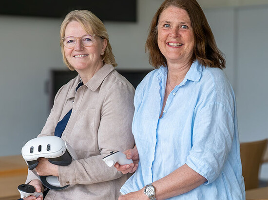 Marlys Hirt von der Höheren Fachschule für Lebensmitteltechnologie am Strickhof zusammen mit ihrer Kollegin Brigitte Meier
